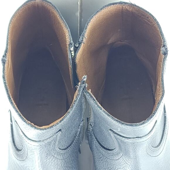 Frye Women's Ray Seam US8B Black Leather InSide Zip Ankle Booties Boots - Picture 12 of 16